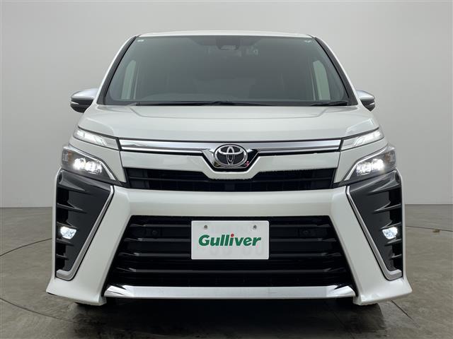 ヴォクシー ＺＳ　煌ＩＩＩ　アルパイン製１１インチナビ　バックカメラ　トヨタセーフティセンス　クルーズコントロール　前後クリアランスソナー　アルパイン製フリップダウンモニター　前方ドラレコ　両側パワスラ　ＬＥＤヘッドライト（4枚目）