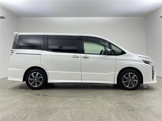 ヴォクシー ＺＳ　煌ＩＩＩ　アルパイン製１１インチナビ　バックカメラ　トヨタセーフティセンス　クルーズコントロール　前後クリアランスソナー　アルパイン製フリップダウンモニター　前方ドラレコ　両側パワスラ　ＬＥＤヘッドライト（6枚目）