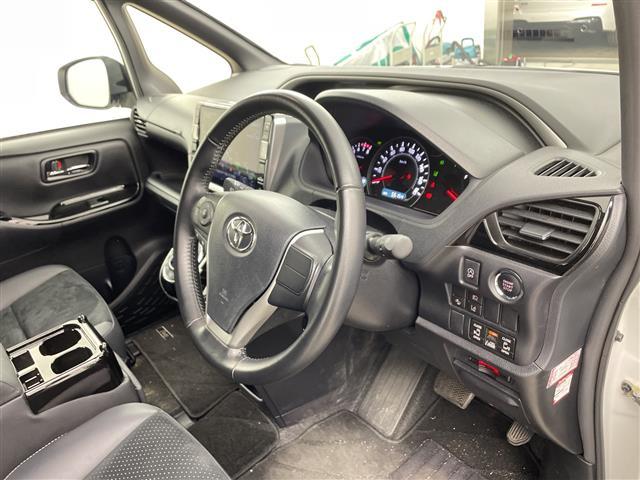 ヴォクシー ＺＳ　煌ＩＩＩ　アルパイン製１１インチナビ　バックカメラ　トヨタセーフティセンス　クルーズコントロール　前後クリアランスソナー　アルパイン製フリップダウンモニター　前方ドラレコ　両側パワスラ　ＬＥＤヘッドライト（8枚目）