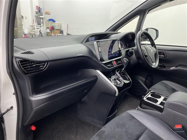 ヴォクシー ＺＳ　煌ＩＩＩ　アルパイン製１１インチナビ　バックカメラ　トヨタセーフティセンス　クルーズコントロール　前後クリアランスソナー　アルパイン製フリップダウンモニター　前方ドラレコ　両側パワスラ　ＬＥＤヘッドライト（13枚目）