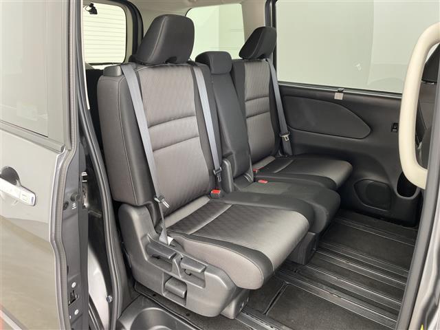 セレナ ハイウェイスターＶ　純正ナビ　ＴＶ　ＥＴＣ　全方位カメラ　両側パワースライドドア　プロパイロット　エマージェンシーブレーキ　レーダークルーズコントロール　レーンキープアシスト　ブラインドスポットモニター　前後ドラレコ（10枚目）