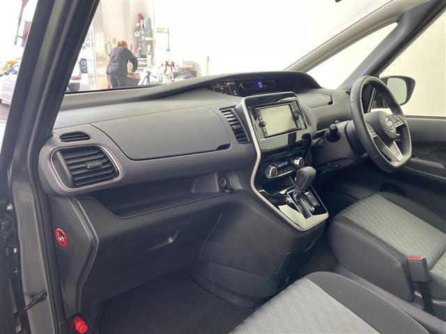 セレナ ハイウェイスターＶ　純正ナビ　ＴＶ　ＥＴＣ　全方位カメラ　両側パワースライドドア　プロパイロット　エマージェンシーブレーキ　レーダークルーズコントロール　レーンキープアシスト　ブラインドスポットモニター　前後ドラレコ（12枚目）