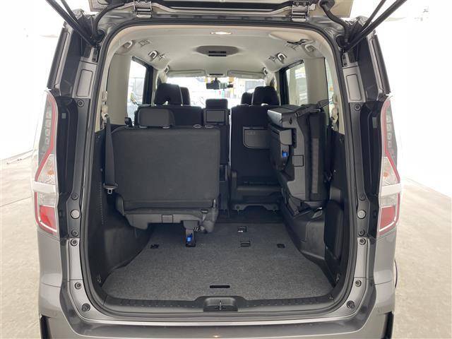 セレナ ハイウェイスターＶ　純正ナビ　ＴＶ　ＥＴＣ　全方位カメラ　両側パワースライドドア　プロパイロット　エマージェンシーブレーキ　レーダークルーズコントロール　レーンキープアシスト　ブラインドスポットモニター　前後ドラレコ（17枚目）