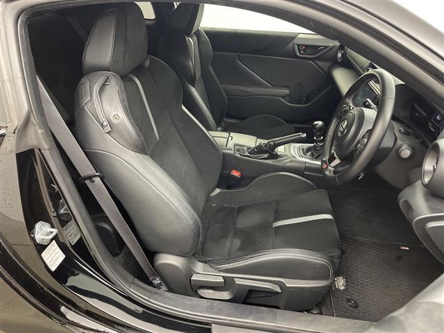 ＧＲ８６ ＲＺ　・６速ＭＴ・純正ナビ・後側方警戒支援システム・前席シートヒーター・クルーズコントロール・ステアリング連動ヘッドランプ・純正ドライブレコーダー・純正１８インチアルミ・ハーフレザー・ＬＥＤ・リアフォグ（9枚目）