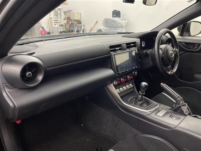 ＧＲ８６ ＲＺ　・６速ＭＴ・純正ナビ・後側方警戒支援システム・前席シートヒーター・クルーズコントロール・ステアリング連動ヘッドランプ・純正ドライブレコーダー・純正１８インチアルミ・ハーフレザー・ＬＥＤ・リアフォグ（11枚目）