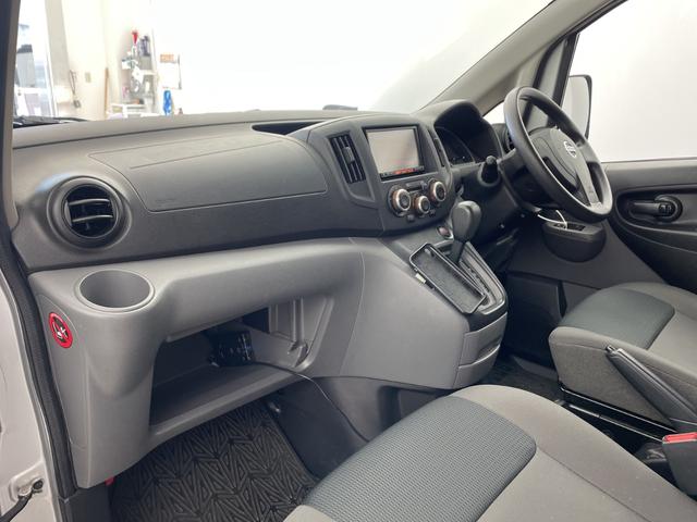 ＮＶ２００バネットバン ＶＸ　純正ナビ　ＣＤ　ＴＶ　ＳＤ　Ｂｌｕｅｔｏｏｔｈ　ＥＴＣ　リモコンキー　スペアキー　両側パワスラ　社外ドラレコ　純正フロアマット　Ｗエアバッグ（16枚目）