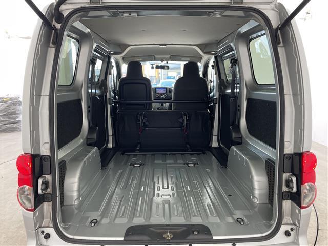ＮＶ２００バネットバン ＶＸ　純正ナビ　ＣＤ　ＴＶ　ＳＤ　Ｂｌｕｅｔｏｏｔｈ　ＥＴＣ　リモコンキー　スペアキー　両側パワスラ　社外ドラレコ　純正フロアマット　Ｗエアバッグ（17枚目）