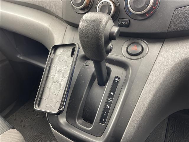 ＮＶ２００バネットバン ＶＸ　純正ナビ　ＣＤ　ＴＶ　ＳＤ　Ｂｌｕｅｔｏｏｔｈ　ＥＴＣ　リモコンキー　スペアキー　両側パワスラ　社外ドラレコ　純正フロアマット　Ｗエアバッグ（24枚目）