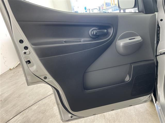 ＮＶ２００バネットバン ＶＸ　純正ナビ　ＣＤ　ＴＶ　ＳＤ　Ｂｌｕｅｔｏｏｔｈ　ＥＴＣ　リモコンキー　スペアキー　両側パワスラ　社外ドラレコ　純正フロアマット　Ｗエアバッグ（31枚目）