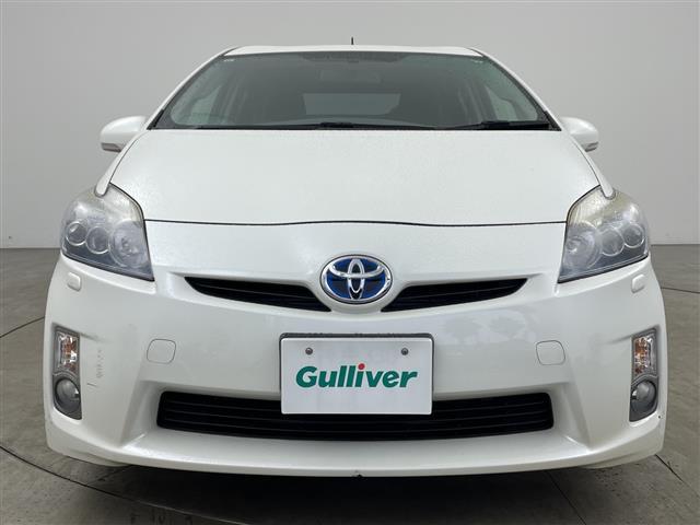 プリウス Ｓツーリングセレクション　純正ナビ　バックカメラ　ビルトインＥＴＣ　キセノンヘッドライト　オートライト　プッシュスタート　スマートキー　ＤＶＤ　ワンセグＴＶ　純正１７インチＡＷ　電動格納ミラー　横滑り防止　純正フロアマット（2枚目）