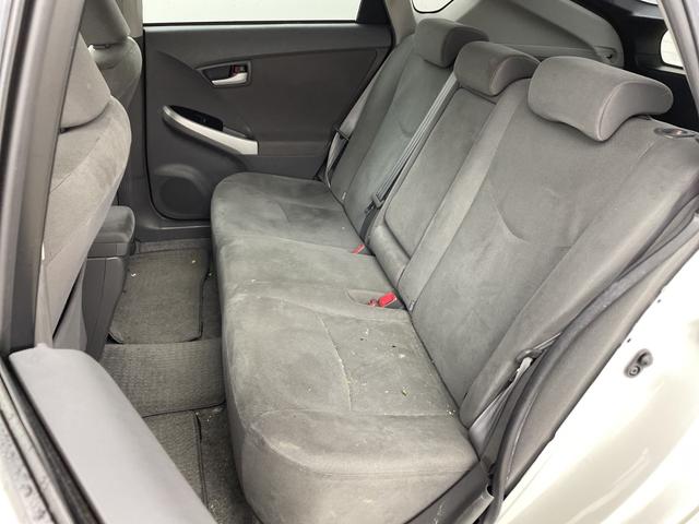 プリウス Ｓツーリングセレクション　純正ナビ　バックカメラ　ビルトインＥＴＣ　キセノンヘッドライト　オートライト　プッシュスタート　スマートキー　ＤＶＤ　ワンセグＴＶ　純正１７インチＡＷ　電動格納ミラー　横滑り防止　純正フロアマット（12枚目）