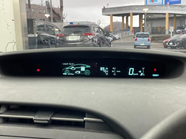 プリウス Ｓツーリングセレクション　純正ナビ　バックカメラ　ビルトインＥＴＣ　キセノンヘッドライト　オートライト　プッシュスタート　スマートキー　ＤＶＤ　ワンセグＴＶ　純正１７インチＡＷ　電動格納ミラー　横滑り防止　純正フロアマット（20枚目）