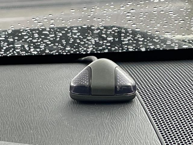 プリウス Ｓツーリングセレクション　純正ナビ　バックカメラ　ビルトインＥＴＣ　キセノンヘッドライト　オートライト　プッシュスタート　スマートキー　ＤＶＤ　ワンセグＴＶ　純正１７インチＡＷ　電動格納ミラー　横滑り防止　純正フロアマット（32枚目）