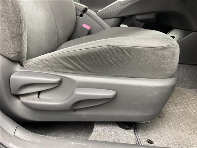 プリウス Ｓツーリングセレクション　純正ナビ　バックカメラ　ビルトインＥＴＣ　キセノンヘッドライト　オートライト　プッシュスタート　スマートキー　ＤＶＤ　ワンセグＴＶ　純正１７インチＡＷ　電動格納ミラー　横滑り防止　純正フロアマット（33枚目）