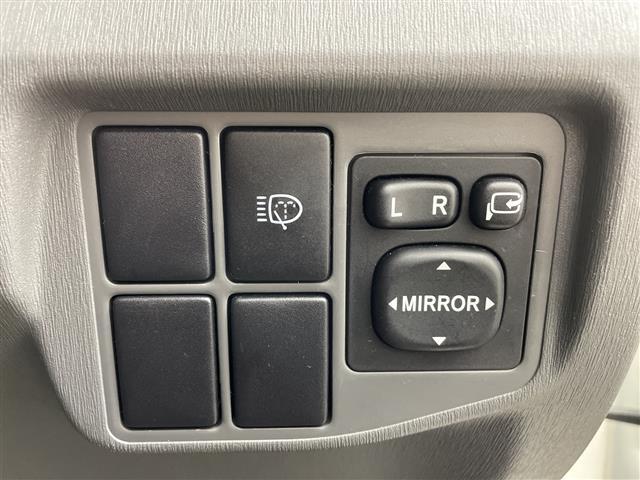 プリウス Ｓツーリングセレクション　純正ナビ　バックカメラ　ビルトインＥＴＣ　キセノンヘッドライト　オートライト　プッシュスタート　スマートキー　ＤＶＤ　ワンセグＴＶ　純正１７インチＡＷ　電動格納ミラー　横滑り防止　純正フロアマット（34枚目）