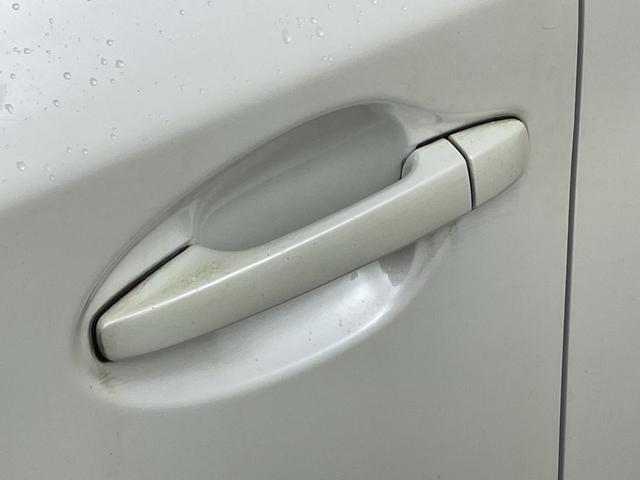 プリウス Ｓツーリングセレクション　純正ナビ　バックカメラ　ビルトインＥＴＣ　キセノンヘッドライト　オートライト　プッシュスタート　スマートキー　ＤＶＤ　ワンセグＴＶ　純正１７インチＡＷ　電動格納ミラー　横滑り防止　純正フロアマット（44枚目）