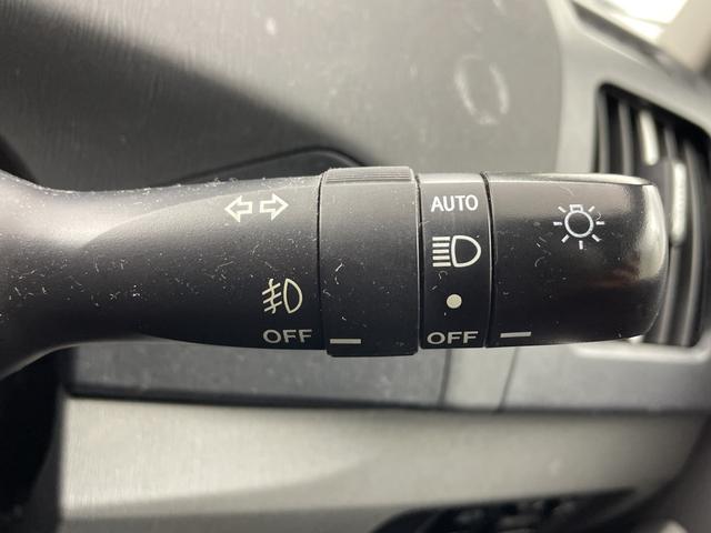 プリウス Ｓツーリングセレクション　純正ナビ　バックカメラ　ビルトインＥＴＣ　キセノンヘッドライト　オートライト　プッシュスタート　スマートキー　ＤＶＤ　ワンセグＴＶ　純正１７インチＡＷ　電動格納ミラー　横滑り防止　純正フロアマット（62枚目）