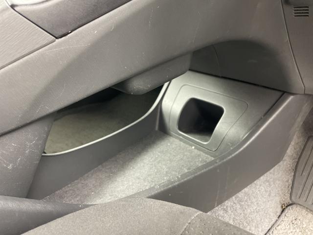 プリウス Ｓツーリングセレクション　純正ナビ　バックカメラ　ビルトインＥＴＣ　キセノンヘッドライト　オートライト　プッシュスタート　スマートキー　ＤＶＤ　ワンセグＴＶ　純正１７インチＡＷ　電動格納ミラー　横滑り防止　純正フロアマット（74枚目）