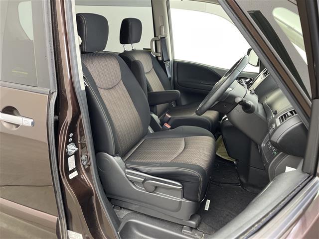 セレナ ハイウェイスター　Ｖセレ＋セーフティ　ＳＨＶ　Ａセフ　純正８型ナビ・ＥＴＣ・レーダー探知機・クルーズコントロール・ＬＥＤオートライト・フォグランプ・衝突軽減ブレーキ・車線逸脱警報・全方位カメラ・両側電動スライドドア・純正１６インチアルミ・純正フロアマット（9枚目）