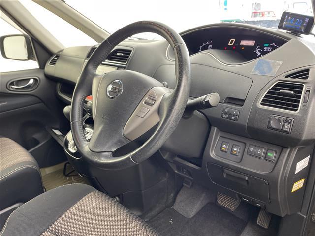 セレナ ハイウェイスター　Ｖセレ＋セーフティ　ＳＨＶ　Ａセフ　純正８型ナビ・ＥＴＣ・レーダー探知機・クルーズコントロール・ＬＥＤオートライト・フォグランプ・衝突軽減ブレーキ・車線逸脱警報・全方位カメラ・両側電動スライドドア・純正１６インチアルミ・純正フロアマット（10枚目）