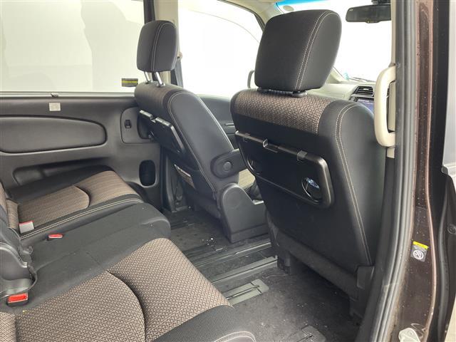 セレナ ハイウェイスター　Ｖセレ＋セーフティ　ＳＨＶ　Ａセフ　純正８型ナビ・ＥＴＣ・レーダー探知機・クルーズコントロール・ＬＥＤオートライト・フォグランプ・衝突軽減ブレーキ・車線逸脱警報・全方位カメラ・両側電動スライドドア・純正１６インチアルミ・純正フロアマット（12枚目）