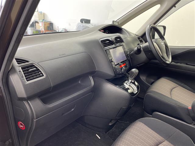 セレナ ハイウェイスター　Ｖセレ＋セーフティ　ＳＨＶ　Ａセフ　純正８型ナビ・ＥＴＣ・レーダー探知機・クルーズコントロール・ＬＥＤオートライト・フォグランプ・衝突軽減ブレーキ・車線逸脱警報・全方位カメラ・両側電動スライドドア・純正１６インチアルミ・純正フロアマット（17枚目）