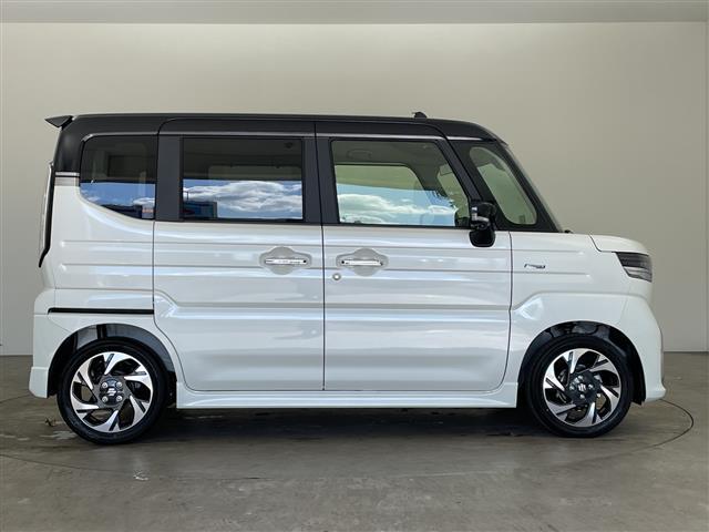 スペーシアカスタム ハイブリッドＸＳ　登録済未使用車　ナビ　ＴＶ　全方位カメラ　デュアルセンサーブレーキサポートＩＩ　車線逸脱抑制　レーダークルーズコントロール　ヘッドアップディスプレイ　両側パワースライドドア　シートヒーター　純正アルミ（7枚目）