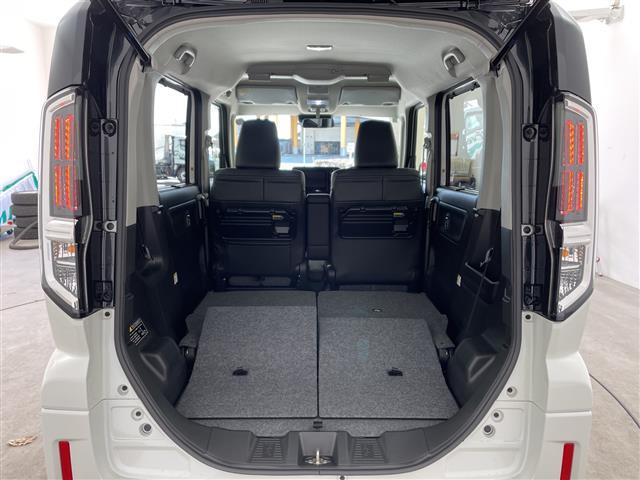 スペーシアカスタム ハイブリッドＸＳ　登録済未使用車　ナビ　ＴＶ　全方位カメラ　デュアルセンサーブレーキサポートＩＩ　車線逸脱抑制　レーダークルーズコントロール　ヘッドアップディスプレイ　両側パワースライドドア　シートヒーター　純正アルミ（18枚目）