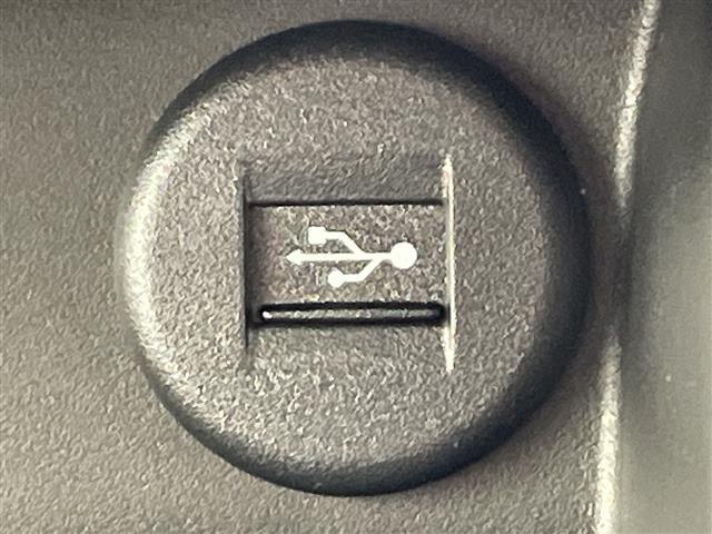 スペーシアカスタム ハイブリッドＸＳ　登録済未使用車　ナビ　ＴＶ　全方位カメラ　デュアルセンサーブレーキサポートＩＩ　車線逸脱抑制　レーダークルーズコントロール　ヘッドアップディスプレイ　両側パワースライドドア　シートヒーター　純正アルミ（27枚目）