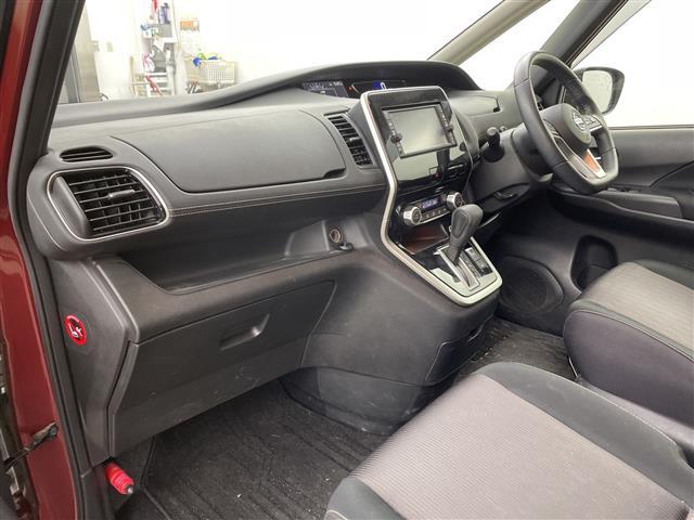 セレナ ハイウェイスター　プロパイロットエディション　ナビ　ＴＶ　バックカメラ　ＥＴＣ　両側パワースライドドア　プロパイロット　車線逸脱警報　車線逸脱防止支援　エマージェンシーブレーキ　クリアランスソナー　純正フロアマット　純正アルミホイール　ＬＥＤ（12枚目）