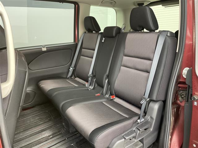 セレナ ハイウェイスター　プロパイロットエディション　ナビ　ＴＶ　バックカメラ　ＥＴＣ　両側パワースライドドア　プロパイロット　車線逸脱警報　車線逸脱防止支援　エマージェンシーブレーキ　クリアランスソナー　純正フロアマット　純正アルミホイール　ＬＥＤ（14枚目）