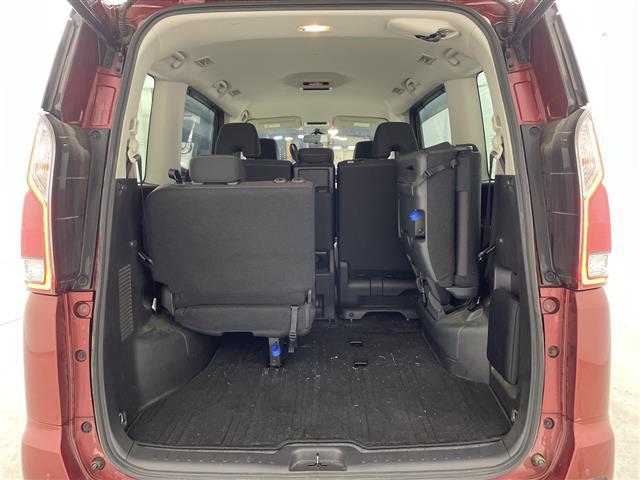 セレナ ハイウェイスター　プロパイロットエディション　ナビ　ＴＶ　バックカメラ　ＥＴＣ　両側パワースライドドア　プロパイロット　車線逸脱警報　車線逸脱防止支援　エマージェンシーブレーキ　クリアランスソナー　純正フロアマット　純正アルミホイール　ＬＥＤ（17枚目）