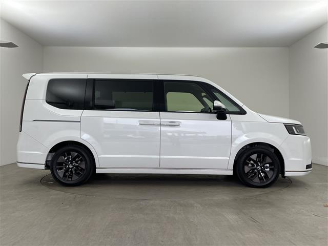 ステップワゴン ｅ：ＨＥＶスパーダ　・登録済未使用車・衝突軽減ブレーキ・アダプティブクルーズコントロール・レーンキープアシスト・オートハイビーム・純正１１．４型ナビ・純正１５．６インチ後席モニター・両側パワスラ・パワーバックドア・ＢＳＭ（7枚目）