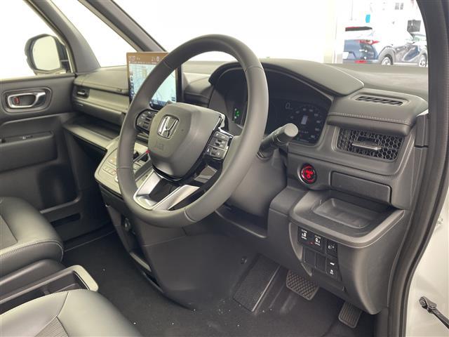 ステップワゴン ｅ：ＨＥＶスパーダ　・登録済未使用車・衝突軽減ブレーキ・アダプティブクルーズコントロール・レーンキープアシスト・オートハイビーム・純正１１．４型ナビ・純正１５．６インチ後席モニター・両側パワスラ・パワーバックドア・ＢＳＭ（8枚目）