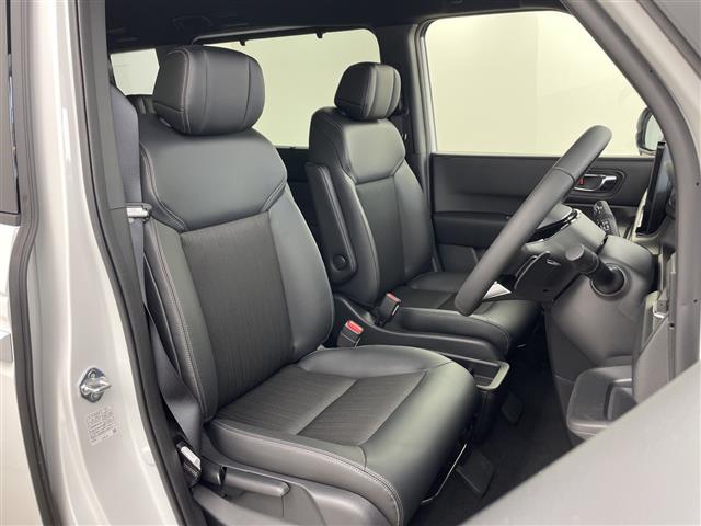 ステップワゴン ｅ：ＨＥＶスパーダ　・登録済未使用車・衝突軽減ブレーキ・アダプティブクルーズコントロール・レーンキープアシスト・オートハイビーム・純正１１．４型ナビ・純正１５．６インチ後席モニター・両側パワスラ・パワーバックドア・ＢＳＭ（9枚目）