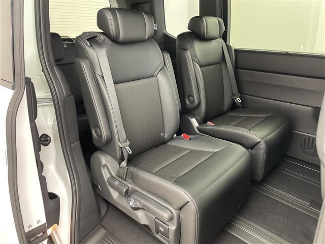 ステップワゴン ｅ：ＨＥＶスパーダ　・登録済未使用車・衝突軽減ブレーキ・アダプティブクルーズコントロール・レーンキープアシスト・オートハイビーム・純正１１．４型ナビ・純正１５．６インチ後席モニター・両側パワスラ・パワーバックドア・ＢＳＭ（11枚目）