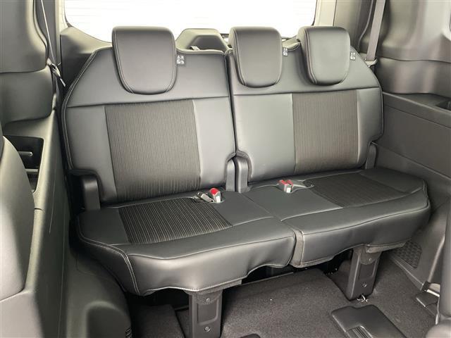 ステップワゴン ｅ：ＨＥＶスパーダ　・登録済未使用車・衝突軽減ブレーキ・アダプティブクルーズコントロール・レーンキープアシスト・オートハイビーム・純正１１．４型ナビ・純正１５．６インチ後席モニター・両側パワスラ・パワーバックドア・ＢＳＭ（12枚目）