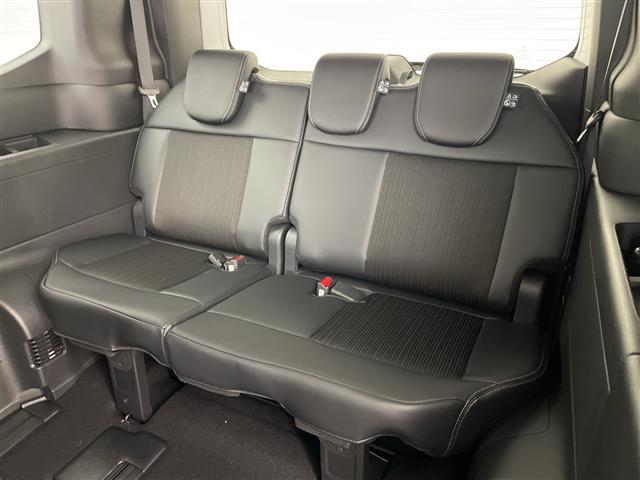 ステップワゴン ｅ：ＨＥＶスパーダ　・登録済未使用車・衝突軽減ブレーキ・アダプティブクルーズコントロール・レーンキープアシスト・オートハイビーム・純正１１．４型ナビ・純正１５．６インチ後席モニター・両側パワスラ・パワーバックドア・ＢＳＭ（17枚目）