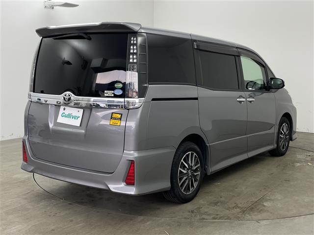 ヴォクシー ＺＳ　煌　純正９インチナビ　純正１０インチフリップダウンモニター　バックカメラ　両側パワースライドドア　寒冷地仕様　プリクラッシュセーフティ　レーンディバーチャーアラート　オートマチックハイビーム　ＥＴＣ（3枚目）