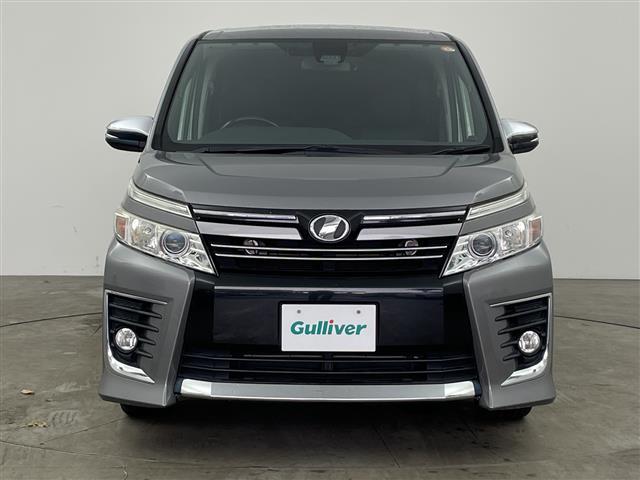 ヴォクシー ＺＳ　煌　純正９インチナビ　純正１０インチフリップダウンモニター　バックカメラ　両側パワースライドドア　寒冷地仕様　プリクラッシュセーフティ　レーンディバーチャーアラート　オートマチックハイビーム　ＥＴＣ（4枚目）