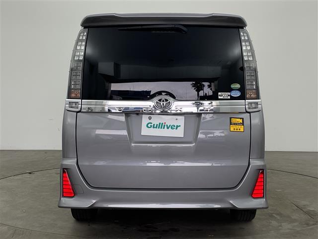 ヴォクシー ＺＳ　煌　純正９インチナビ　純正１０インチフリップダウンモニター　バックカメラ　両側パワースライドドア　寒冷地仕様　プリクラッシュセーフティ　レーンディバーチャーアラート　オートマチックハイビーム　ＥＴＣ（5枚目）