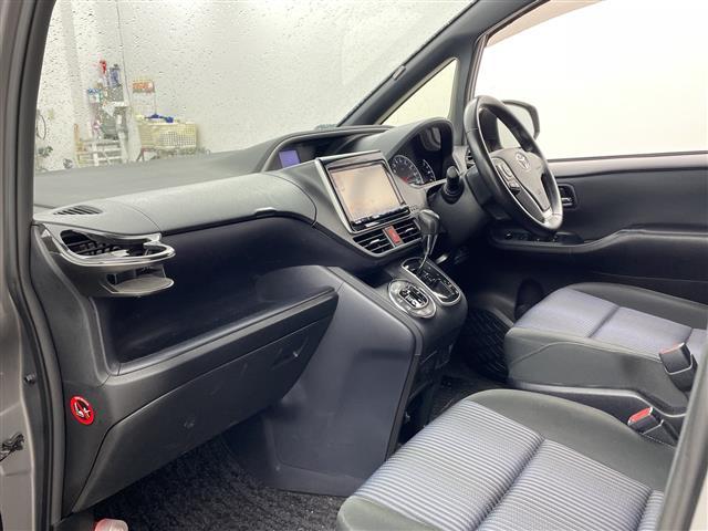 ヴォクシー ＺＳ　煌　純正９インチナビ　純正１０インチフリップダウンモニター　バックカメラ　両側パワースライドドア　寒冷地仕様　プリクラッシュセーフティ　レーンディバーチャーアラート　オートマチックハイビーム　ＥＴＣ（13枚目）