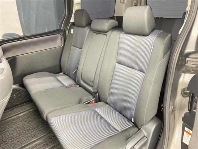 ヴォクシー ＺＳ　煌　純正９インチナビ　純正１０インチフリップダウンモニター　バックカメラ　両側パワースライドドア　寒冷地仕様　プリクラッシュセーフティ　レーンディバーチャーアラート　オートマチックハイビーム　ＥＴＣ（16枚目）