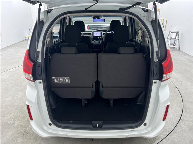 フリード Ｇ・ホンダセンシング　・社外８インチナビ／ＣＤ／ＤＶＤ／ＳＤ／ＴＶ／ＵＳＢ／ＨＤＭＩ・バックカメラ・両側パワースライドドア・ビルトインＥＴＣ・社外前後ミラー型ドライブレコーダー・ホンダセンシング・スマートキー（18枚目）