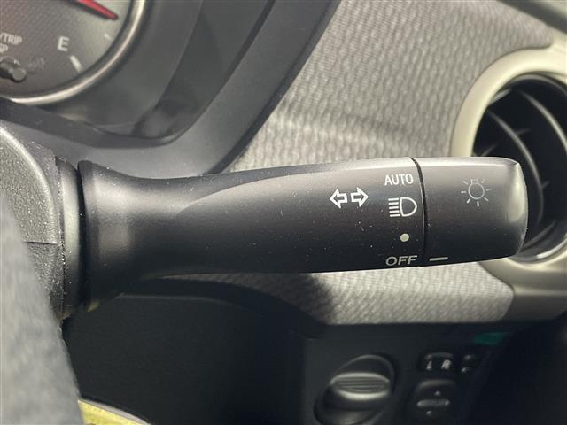 カローラアクシオ 1.5G 純正ナビ TV バックカメラ ビルトインETC ステアリングスイッチ HIDヘッドライト オートライト 5速MT 純正フロアマット ドアバイザー リモコンキー 横滑り防止装置 ワンオーナー(22枚目)