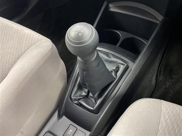 カローラアクシオ 1.5G 純正ナビ TV バックカメラ ビルトインETC ステアリングスイッチ HIDヘッドライト オートライト 5速MT 純正フロアマット ドアバイザー リモコンキー 横滑り防止装置 ワンオーナー(28枚目)