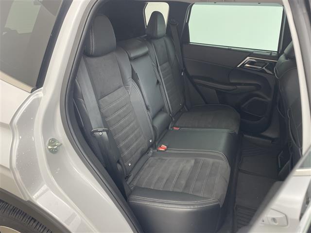 アウトランダーＰＨＥＶ Ｇ　純正ナビ・全方位カメラ・前後ドライブレコーダー・ＥＴＣ２．０・ハーフレザー・運転席パワーシート・前席シートヒーター・ステアリングヒーター・ワイヤレス充電・衝突軽減ブレーキ・レーダークルーズコントール（11枚目）