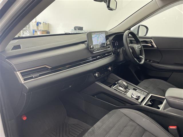 アウトランダーＰＨＥＶ Ｇ　純正ナビ・全方位カメラ・前後ドライブレコーダー・ＥＴＣ２．０・ハーフレザー・運転席パワーシート・前席シートヒーター・ステアリングヒーター・ワイヤレス充電・衝突軽減ブレーキ・レーダークルーズコントール（12枚目）