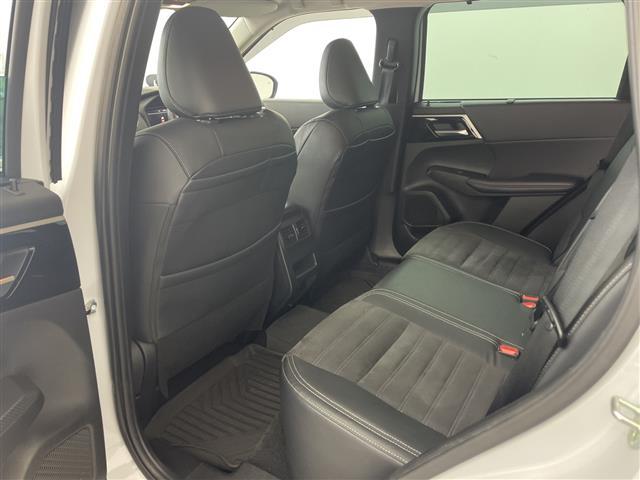 アウトランダーＰＨＥＶ Ｇ　純正ナビ・全方位カメラ・前後ドライブレコーダー・ＥＴＣ２．０・ハーフレザー・運転席パワーシート・前席シートヒーター・ステアリングヒーター・ワイヤレス充電・衝突軽減ブレーキ・レーダークルーズコントール（14枚目）