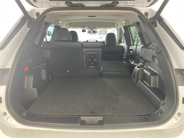 アウトランダーＰＨＥＶ Ｇ　純正ナビ・全方位カメラ・前後ドライブレコーダー・ＥＴＣ２．０・ハーフレザー・運転席パワーシート・前席シートヒーター・ステアリングヒーター・ワイヤレス充電・衝突軽減ブレーキ・レーダークルーズコントール（17枚目）
